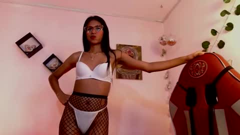 Snapshot of mara_summer chatting on November 22, 2025, 1:54 pm Mara 3 online show from November 22, 2025, 1:54 pm