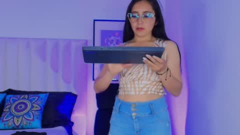 Snapshot of mara_wolf01 chatting on December 16, 2025, 8:03 pm Mara online show from December 16, 2025, 8:03 pm