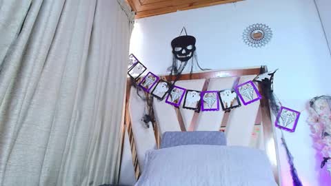 maraa_x online show from October 29, 2025, 7:37 pm