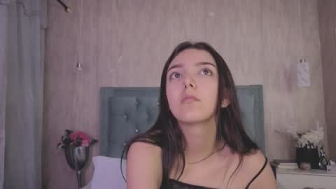 Snapshot of marcelaa_fox chatting on October 17, 2025, 8:44 pm Marcela online show from October 17, 2025, 8:44 pm