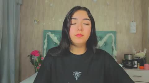 Snapshot of marcelaa_fox chatting on December 17, 2025, 7:42 pm Marcela online show from December 17, 2025, 7:42 pm