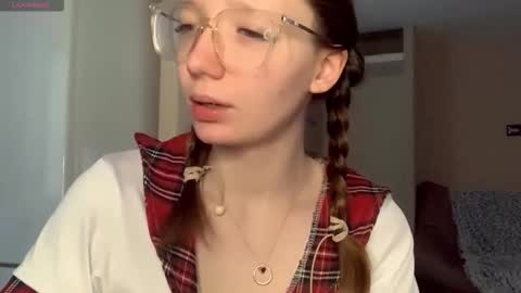 Snapshot of marciecommon chatting on November 29, 2025, 8:28 am Alisa online show from November 29, 2025, 8:28 am