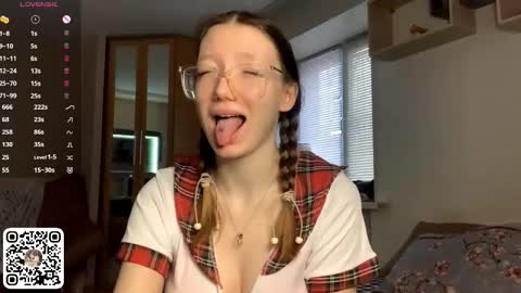 Snapshot of marciecommon chatting on December 5, 2025, 8:45 am Alisa online show from December 5, 2025, 8:45 am