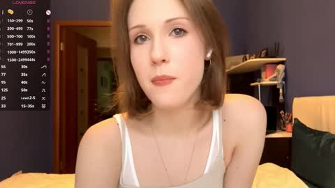 Snapshot of marciecommon chatting on December 18, 2025, 11:05 am Alisa online show from December 18, 2025, 11:05 am