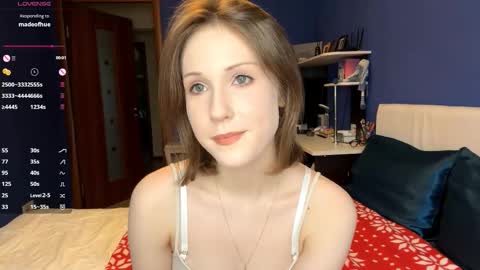 Snapshot of marciecommon chatting on December 19, 2025, 11:06 am Alisa online show from December 19, 2025, 11:06 am