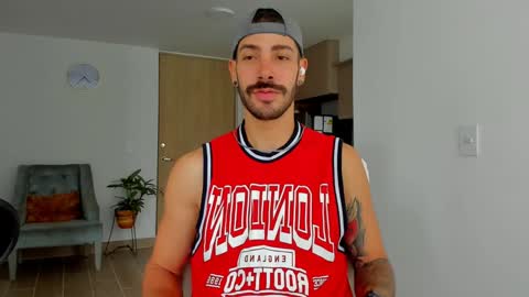 Snapshot of marco_tahani_ chatting on December 27, 2024, 12:23 pm Marco IG marco tahani online show from December 27, 2024, 12:23 pm