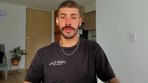 Snapshot of marco_tahani_ chatting on January 5, 2025, 9:47 pm Marco IG marco tahani online show from January 5, 2025, 9:47 pm