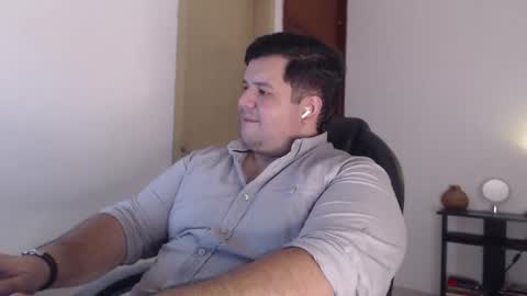 Snapshot of marcobearson chatting on March 4, 2026, 11:22 pm Marcos online show from March 4, 2026, 11:22 pm