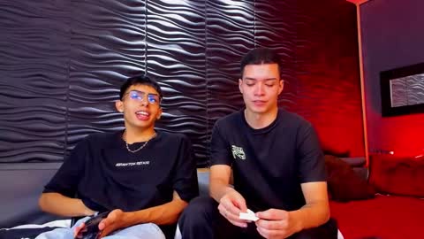 Snapshot of marcoyethan chatting on December 13, 2024, 4:33 am Marco and Ethan online show from December 13, 2024, 4:33 am