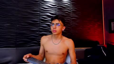 Snapshot of marcoyethan chatting on December 31, 2024, 6:48 am Marco and Ethan online show from December 31, 2024, 6:48 am