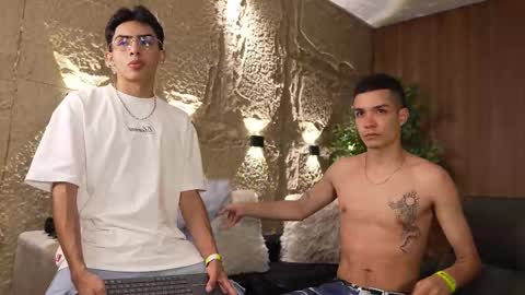 Snapshot of marcoyethan chatting on October 3, 2025, 8:22 am Marco and Ethan online show from October 3, 2025, 8:22 am