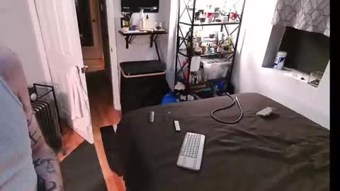 marctheslut online show from November 16, 2025, 10:04 pm