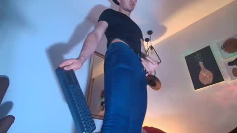 Snapshot of marcus_fire chatting on October 17, 2025, 12:25 am marcus_fire online show from October 17, 2025, 12:25 am