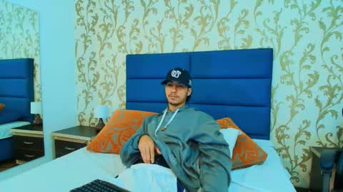 marcus_jeron online show from November 4, 2025, 8:41 pm