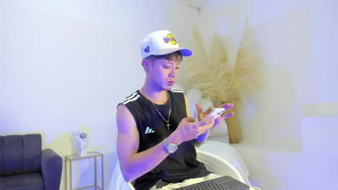 Snapshot of marcuscollins1_ chatting on June 4, 2026, 12:44 pm Marcus online show from June 4, 2026, 12:44 pm