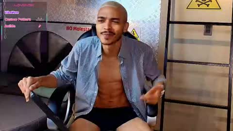 Snapshot of marcusrain_ chatting on October 9, 2025, 3:59 am Marcus online show from October 9, 2025, 3:59 am