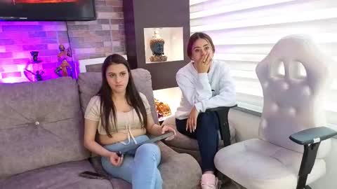 Snapshot of mardybum_ chatting on October 3, 2025, 7:44 pm Maria online show from October 3, 2025, 7:44 pm