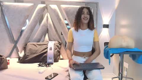 marfilastrom online show from October 17, 2025, 8:00 pm