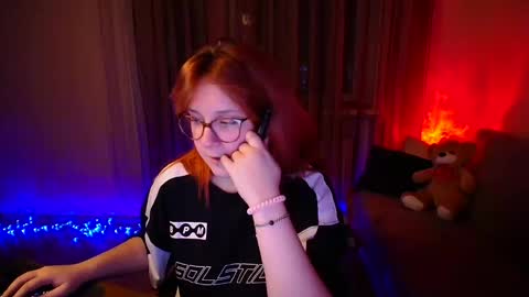 Snapshot of margaret_red chatting on December 22, 2025, 6:49 pm Margaret online show from December 22, 2025, 6:49 pm