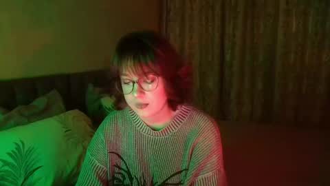 Snapshot of margaret_red chatting on February 12, 2026, 1:22 am Margaret online show from February 12, 2026, 1:22 am