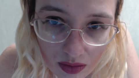 Snapshot of margo_shine chatting on October 25, 2025, 4:13 pm margo_shine online show from October 25, 2025, 4:13 pm