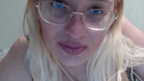 Snapshot of margo_shine chatting on November 22, 2025, 2:49 pm margo_shine online show from November 22, 2025, 2:49 pm