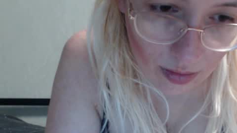 Snapshot of margo_shine chatting on December 17, 2025, 3:07 pm margo_shine online show from December 17, 2025, 3:07 pm