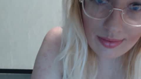 Snapshot of margo_shine chatting on January 6, 2026, 1:59 pm margo_shine online show from January 6, 2026, 1:59 pm