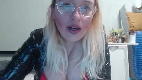 Snapshot of margo_shine chatting on February 9, 2026, 1:59 pm margo_shine online show from February 9, 2026, 1:59 pm