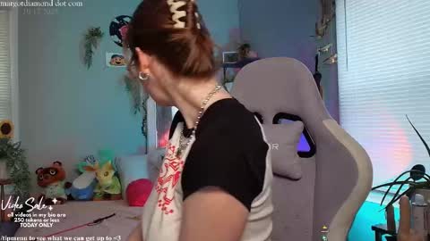 Snapshot of margotdiamond chatting on October 17, 2025, 3:03 pm   online show from October 17, 2025, 3:03 pm
