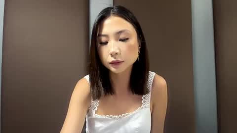 Lily online show from June 10, 2026, 1:43 pm