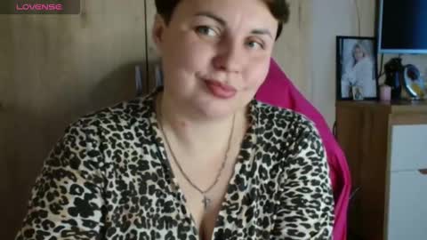 Mari online show from October 9, 2025, 1:42 pm