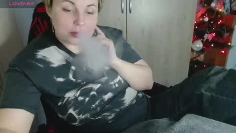 Snapshot of mari_77777 chatting on December 17, 2025, 6:52 am Mari online show from December 17, 2025, 6:52 am