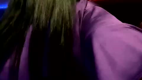 Snapshot of mari_bee chatting on March 7, 2026, 7:49 am Mari Bee online show from March 7, 2026, 7:49 am