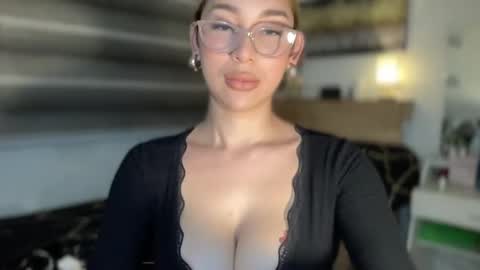 Snapshot of maria_sopia18 chatting on February 24, 2025, 11:43 am Sopia Nicart online show from February 24, 2025, 11:43 am