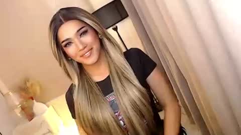 Snapshot of mariah_clara chatting on October 17, 2025, 5:48 pm mariah_clara online show from October 17, 2025, 5:48 pm