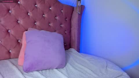 Snapshot of mariam__cute chatting on December 18, 2024, 10:24 pm online show from December 18, 2024, 10:24 pm