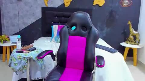  MARIAM online show from October 15, 2025, 1:22 pm