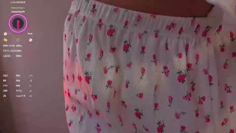 Snapshot of mariamcreedon chatting on December 19, 2025, 4:58 pm My name is Molly this is my first day online show from December 19, 2025, 4:58 pm