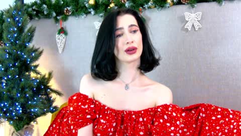 MariaMenson online show from January 17, 2025, 12:31 pm