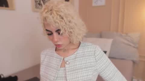 Snapshot of marian_pinzon chatting on February 18, 2026, 7:10 pm Marian online show from February 18, 2026, 7:10 pm