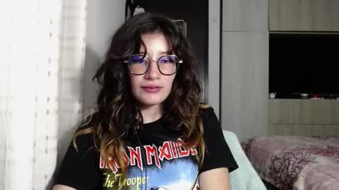 Mariana online show from October 17, 2025, 1:09 am