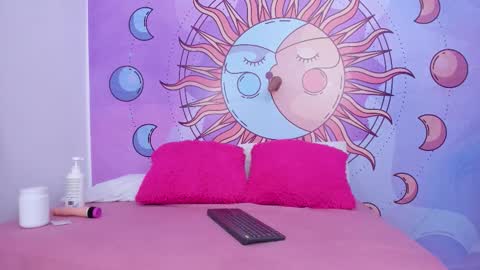 mariana_16_ online show from November 7, 2025, 7:47 pm