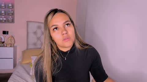 Mariana Roe online show from December 6, 2024, 3:41 am