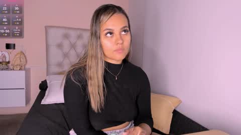 Mariana Roe online show from December 10, 2024, 3:52 am