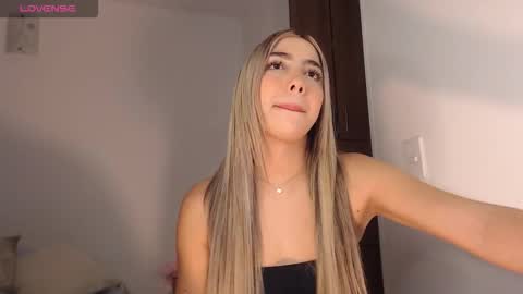 Snapshot of mariana_es chatting on January 15, 2026, 6:33 pm Mariana online show from January 15, 2026, 6:33 pm