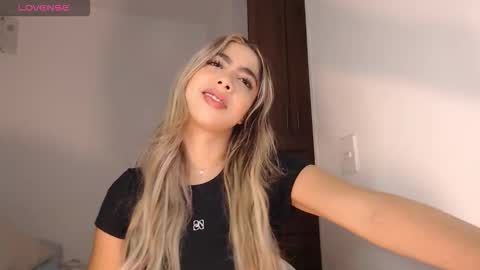 Snapshot of mariana_es chatting on January 18, 2026, 9:18 pm Mariana online show from January 18, 2026, 9:18 pm