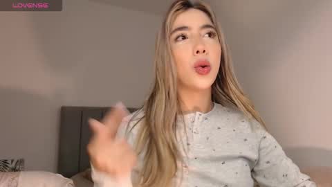 Snapshot of mariana_es chatting on February 8, 2026, 12:36 am Mariana online show from February 8, 2026, 12:36 am