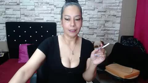 mariana_night online show from November 25, 2025, 6:24 am