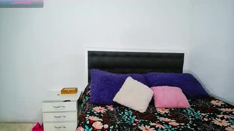 mariana_sara online show from November 7, 2025, 11:27 pm